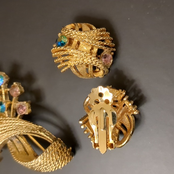 LISNER Vintage Brooch Set - Picture 5 of 5